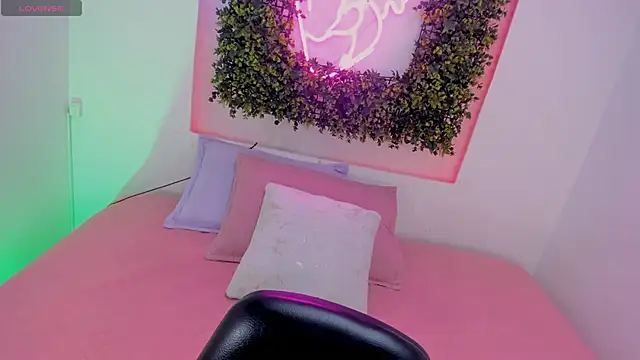 Itzel Geneva online show from 02-12-26, 11:54