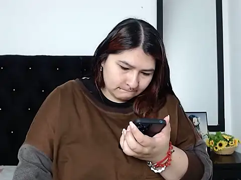 Snapshot of LauraHorny69 chatting on 02-10-26, 12:59 LauraHorny69 online show from 02-10-26, 12:59