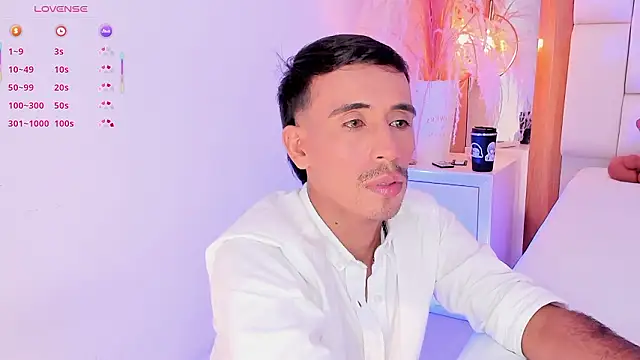 Snapshot of Mr_aronnn_ chatting on 02-07-26, 01:35 Mr aronnn online show from 02-07-26, 01:35