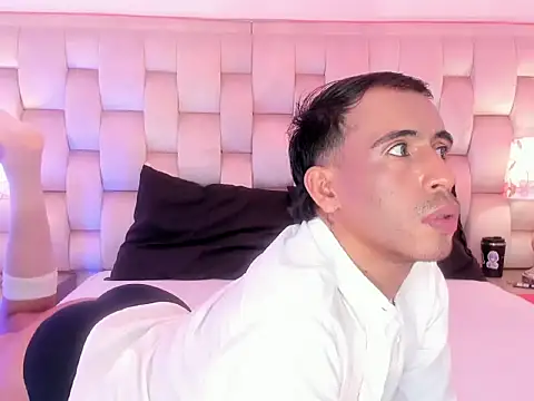 Snapshot of Mr_aronnn_ chatting on 02-12-26, 03:17 Mr aronnn online show from 02-12-26, 03:17