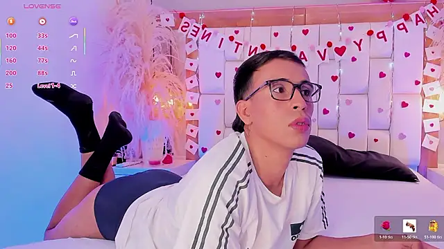 Snapshot of Mr_aronnn_ chatting on 02-15-26, 03:29 Mr aronnn online show from 02-15-26, 03:29