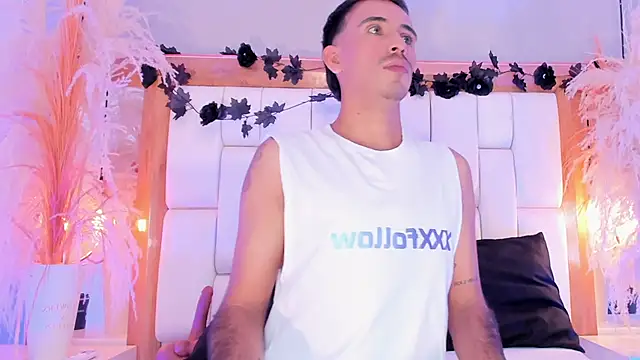 Snapshot of Mr_aronnn_ chatting on 02-06-26, 02:40 Mr aronnn online show from 02-06-26, 02:40