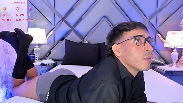 Snapshot of Mr_aronnn_ chatting on 02-11-26, 03:17 Mr aronnn online show from 02-11-26, 03:17