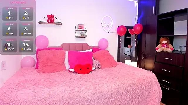 Nina curves online show from 02-12-26, 07:24