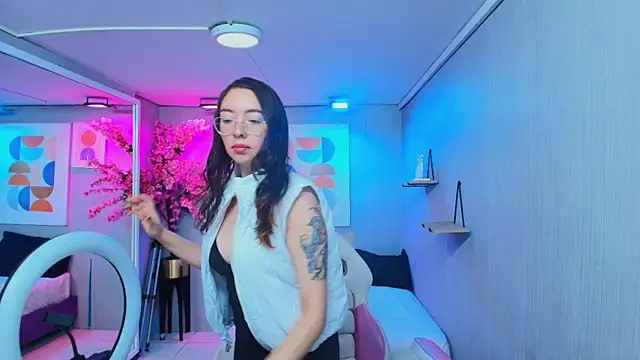Veronica miiller online show from 06-15-26, 07:02
