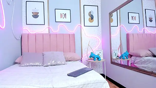 Snapshot of SAMMYLEWISMD chatting on 02-04-26, 01:22 SAMMYLEWISMD online show from 02-04-26, 01:22