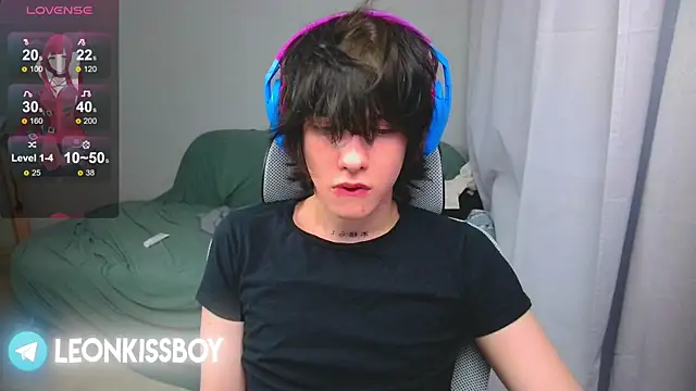 LeonBoykisser online show from 04-15-26, 04:07