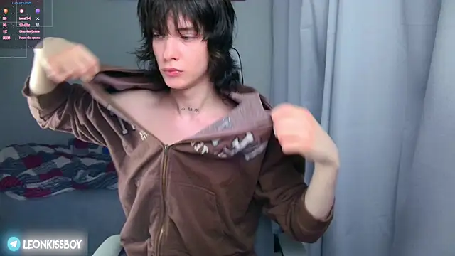 LeonBoykisser online show from 06-10-26, 06:53