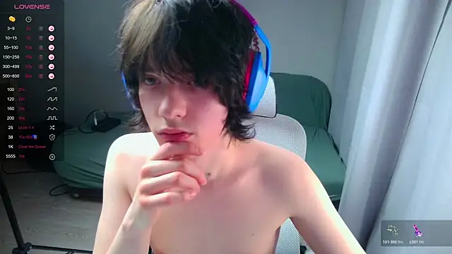 LeonBoykisser online show from 03-08-26, 03:37