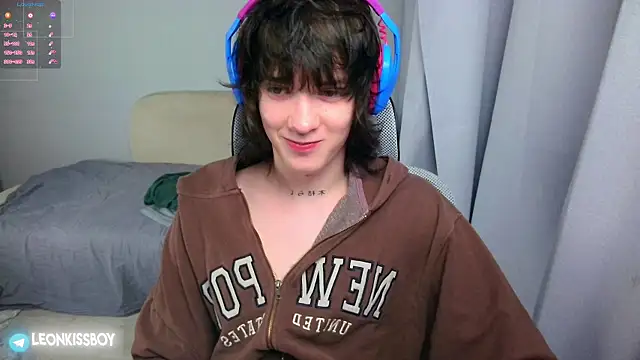 Snapshot of LeonBoykisser chatting on 06-11-26, 06:49 LeonBoykisser online show from 06-11-26, 06:49