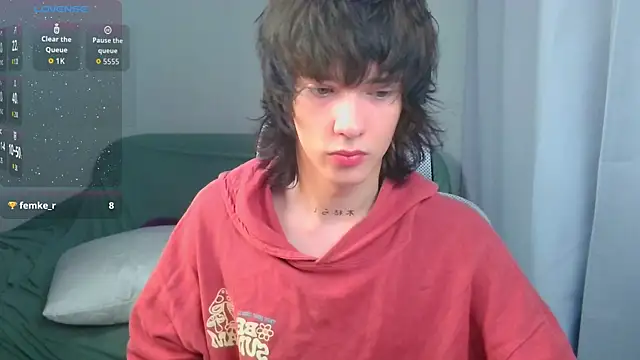 Snapshot of LeonBoykisser chatting on 07-25-26, 10:11 LeonBoykisser online show from 07-25-26, 10:11