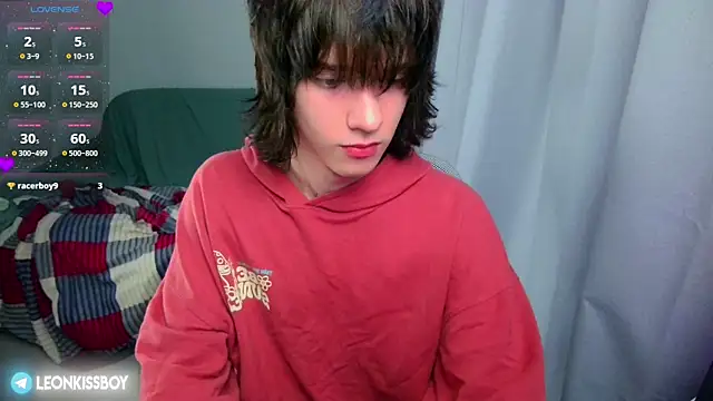 Snapshot of LeonBoykisser chatting on 06-28-26, 10:54 LeonBoykisser online show from 06-28-26, 10:54