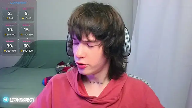 Snapshot of LeonBoykisser chatting on 07-15-26, 05:47 LeonBoykisser online show from 07-15-26, 05:47
