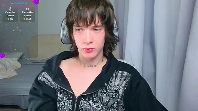 Snapshot of LeonBoykisser chatting on 07-06-26, 04:19 LeonBoykisser online show from 07-06-26, 04:19