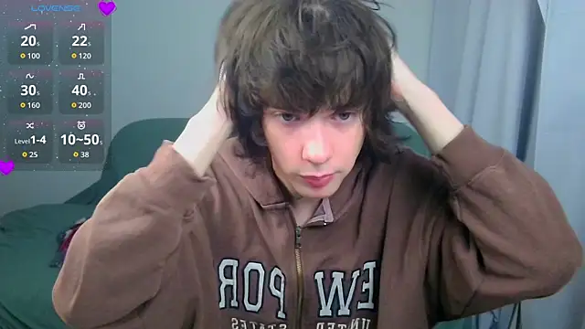 Snapshot of LeonBoykisser chatting on 07-26-26, 08:10 LeonBoykisser online show from 07-26-26, 08:10