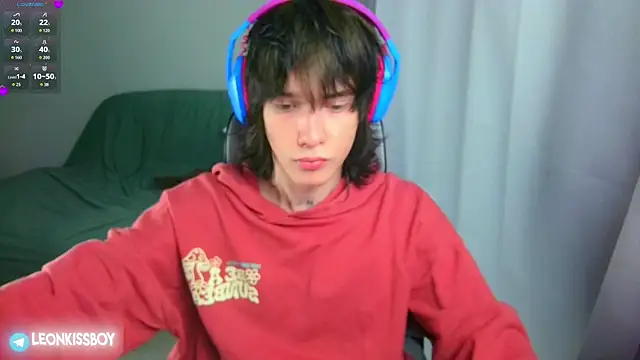 Snapshot of LeonBoykisser chatting on 06-25-26, 02:44 LeonBoykisser online show from 06-25-26, 02:44
