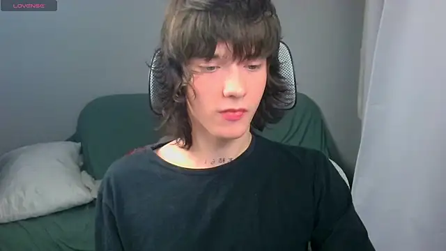 Snapshot of LeonBoykisser chatting on 07-28-26, 03:32 LeonBoykisser online show from 07-28-26, 03:32