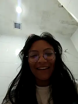 Snapshot of victoriia_thompson chatting on 05-11-26, 04:03 victoriia thompson online show from 05-11-26, 04:03