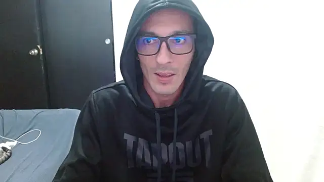 Snapshot of maskguy23 chatting on 06-14-26, 06:25 maskguy23 online show from 06-14-26, 06:25