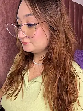 Snapshot of SalomeFlores chatting on 03-21-26, 08:19 SalomeFlores online show from 03-21-26, 08:19