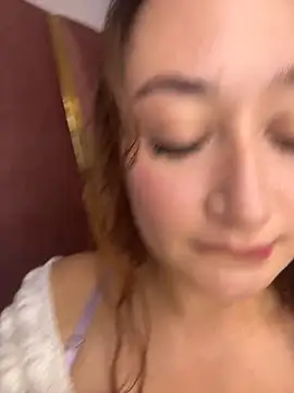 Snapshot of SalomeFlores chatting on 03-20-26, 12:11 SalomeFlores online show from 03-20-26, 12:11