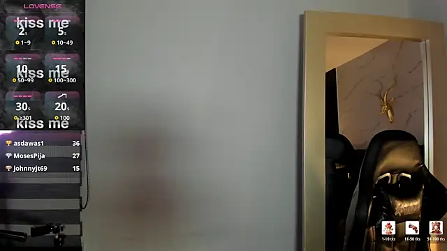 Snapshot of KomiCatt chatting on 02-23-26, 06:19 KomiCatt online show from 02-23-26, 06:19