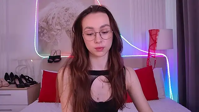 Snapshot of Emily_Simon chatting on 06-06-26, 05:12 Emily Simon online show from 06-06-26, 05:12