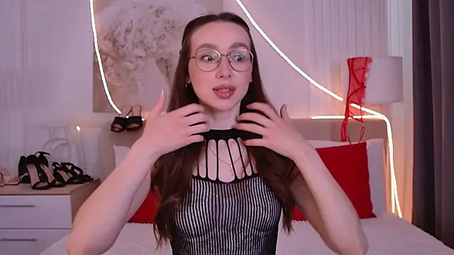 Snapshot of Emily_Simon chatting on 06-01-26, 05:18 Emily Simon online show from 06-01-26, 05:18