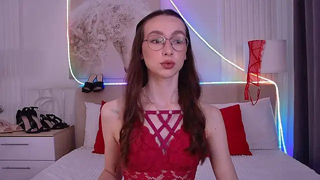 Snapshot of Emily_Simon chatting on 05-28-26, 02:34 Emily Simon online show from 05-28-26, 02:34
