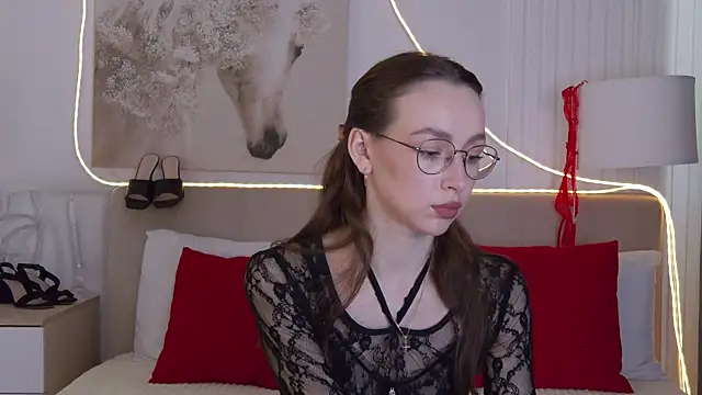 Snapshot of Emily_Simon chatting on 04-25-26, 04:59 Emily Simon online show from 04-25-26, 04:59