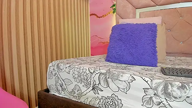 sweet  luna   online show from 04-08-26, 11:01