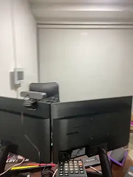 Snapshot of juanlouis_pierre chatting on 02-13-26, 11:38 juanlouis pierre online show from 02-13-26, 11:38