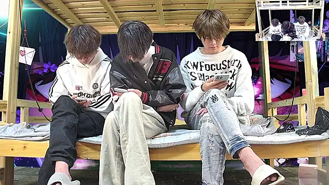 xiaohuangren01 online show from 03-09-26, 01:53