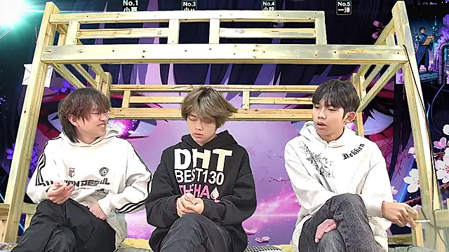 xiaohuangren01 online show from 03-20-26, 05:19