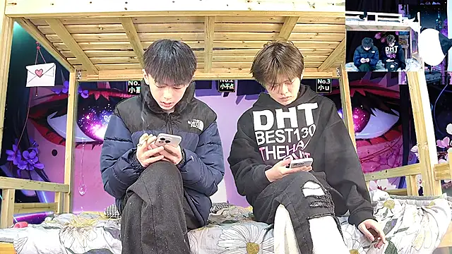 xiaohuangren01 online show from 02-09-26, 01:14