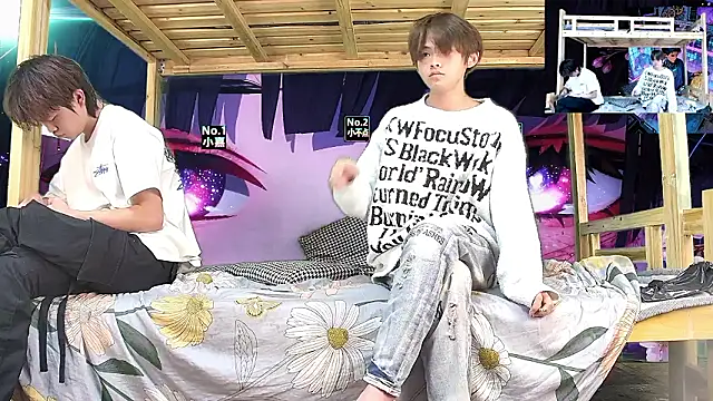 xiaohuangren01 online show from 03-08-26, 02:59