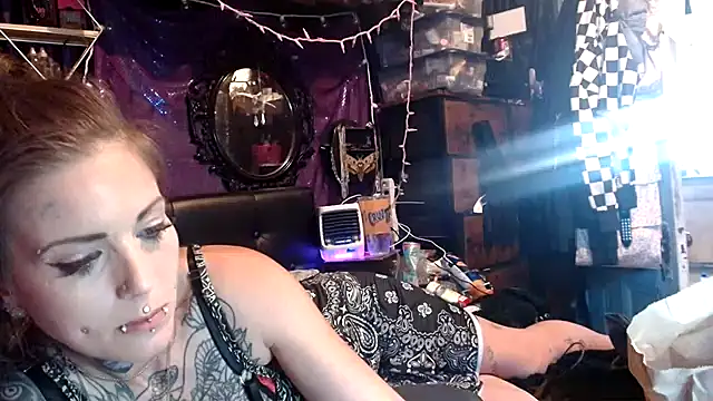 Snapshot of allymoon1369 chatting on 07-05-26, 01:10 allymoon1369 online show from 07-05-26, 01:10