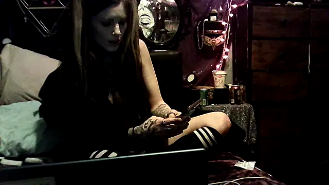 Snapshot of allymoon1369 chatting on 04-13-26, 07:01 allymoon1369 online show from 04-13-26, 07:01