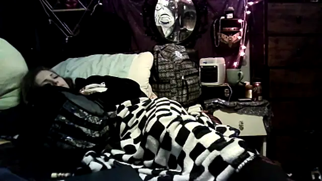 Snapshot of allymoon1369 chatting on 04-13-26, 07:07 allymoon1369 online show from 04-13-26, 07:07