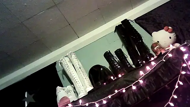 Snapshot of allymoon1369 chatting on 04-16-26, 07:53 allymoon1369 online show from 04-16-26, 07:53