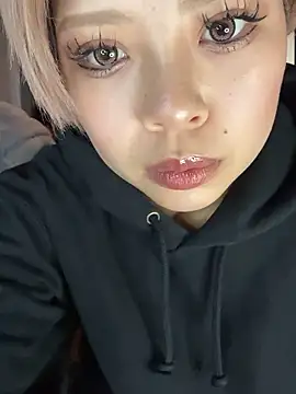BADBITCHISAKI online show from 04-19-26, 01:34