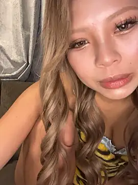 Snapshot of BADBITCHISAKI chatting on 01-15-26, 01:25 BADBITCHISAKI online show from 01-15-26, 01:25