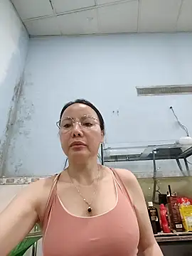 Snapshot of Famrita chatting on 02-26-26, 02:50 Famrita online show from 02-26-26, 02:50