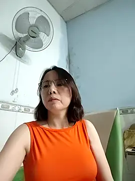 Snapshot of Famrita chatting on 02-19-26, 03:42 Famrita online show from 02-19-26, 03:42