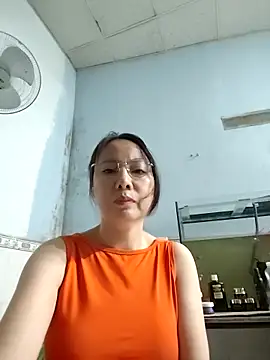 Snapshot of Famrita chatting on 02-11-26, 12:32 Famrita online show from 02-11-26, 12:32