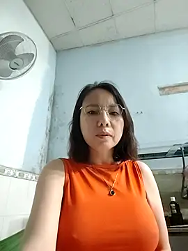 Snapshot of Famrita chatting on 02-21-26, 01:07 Famrita online show from 02-21-26, 01:07