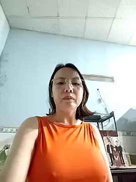 Snapshot of Famrita chatting on 02-06-26, 12:17 Famrita online show from 02-06-26, 12:17