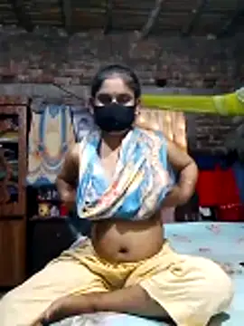 Snapshot of Hot_Sweeti chatting on 04-18-26, 11:12 Hot Sweeti online show from 04-18-26, 11:12