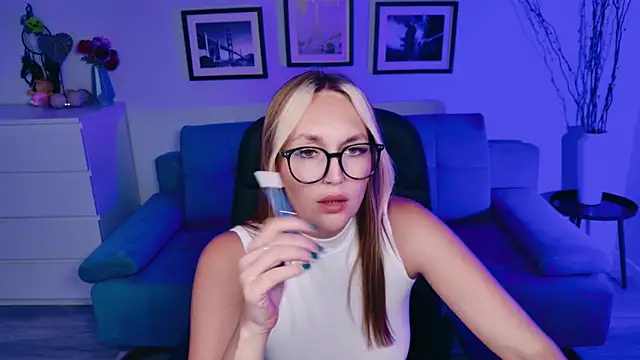 EvieMagical online show from 07-10-26, 12:27