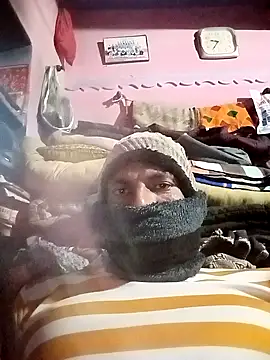 Snapshot of Hairymax_boy chatting on 01-19-26, 04:11 Hairymax boy online show from 01-19-26, 04:11